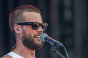 Pinkpop-White-Lies-10