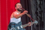 Pinkpop-White-Lies-12