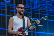 Pinkpop-White-Lies-9