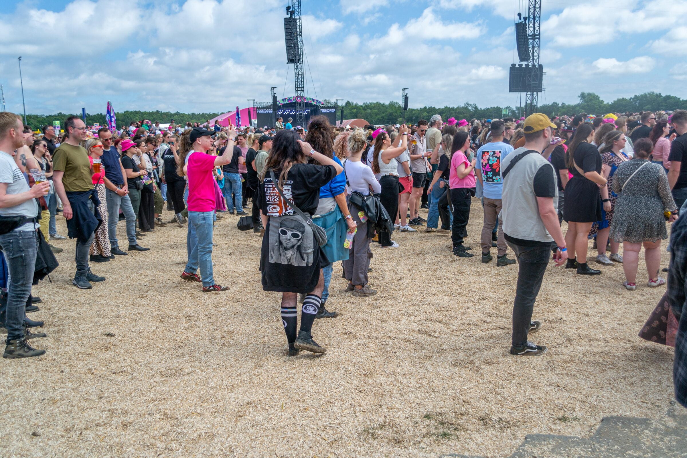 Pinkpop bestrijdt de modder met houtsnippers
