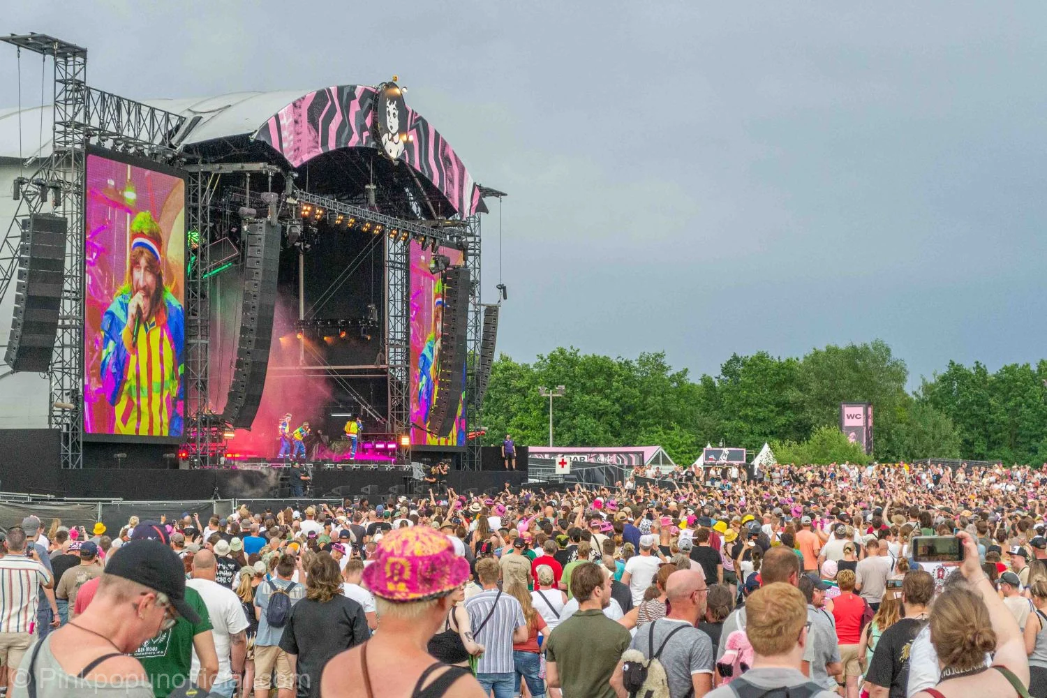 Rustig verloop onder warme omstandigheden van dag 1 van Pinkpop,Pinkpop,landgraaf,pinkpop vrijdag