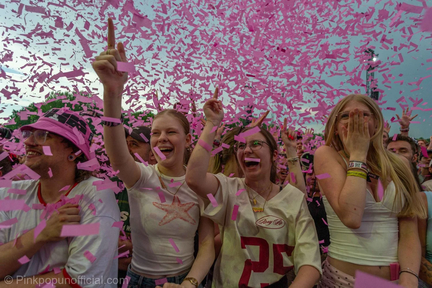 Rustig verloop onder warme omstandigheden van dag 1 van Pinkpop,Pinkpop,landgraaf,pinkpop vrijdag